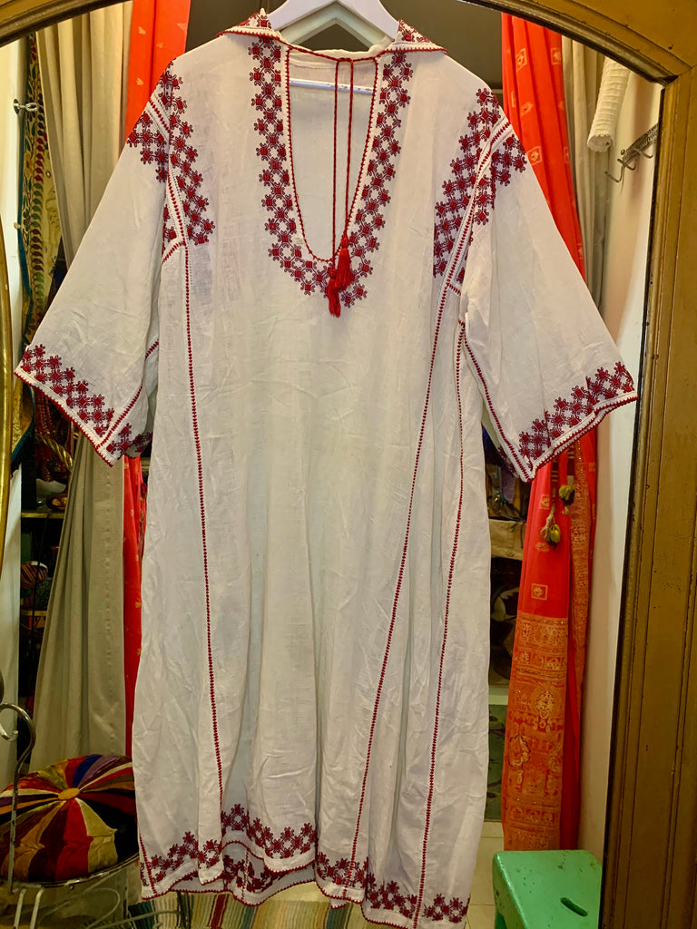 Off white contrast unique embroidery dress – Sujatra